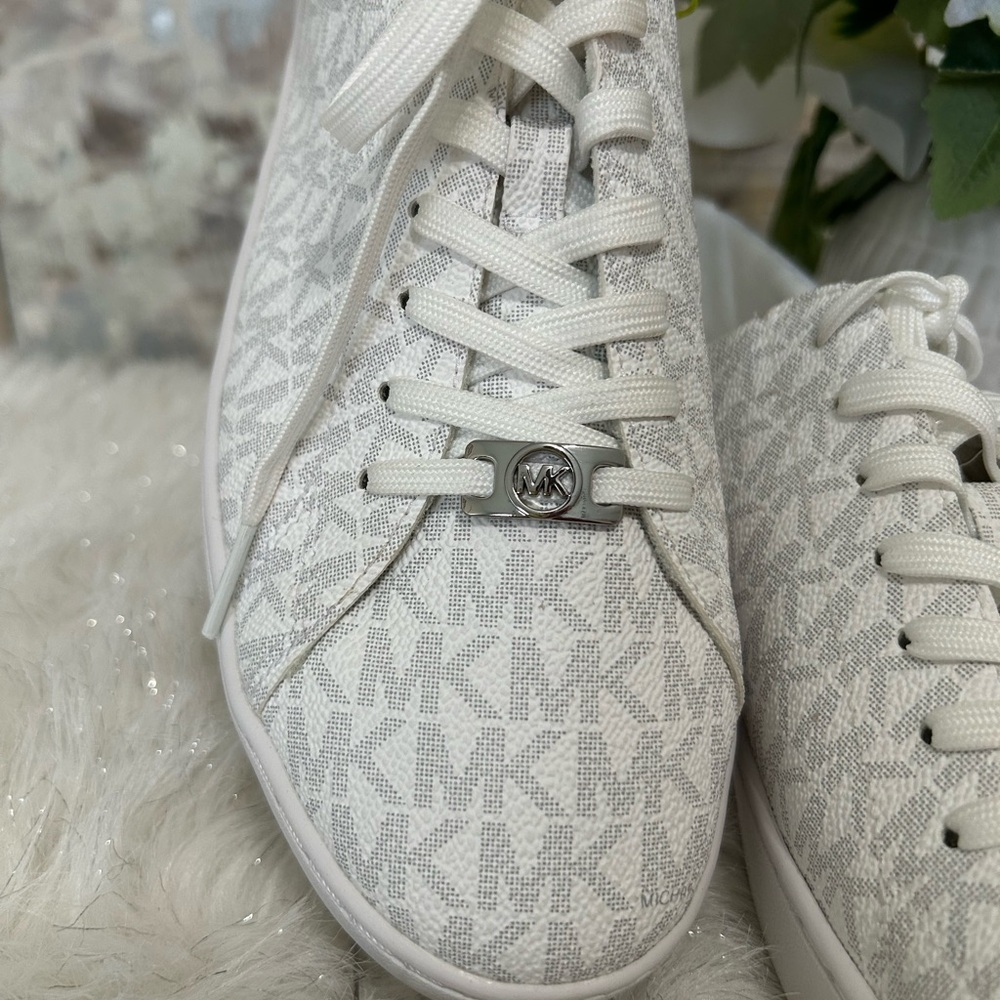 NEW Michael Kors Monogram Sneakers-White Size 11M - Picture 3 of 6